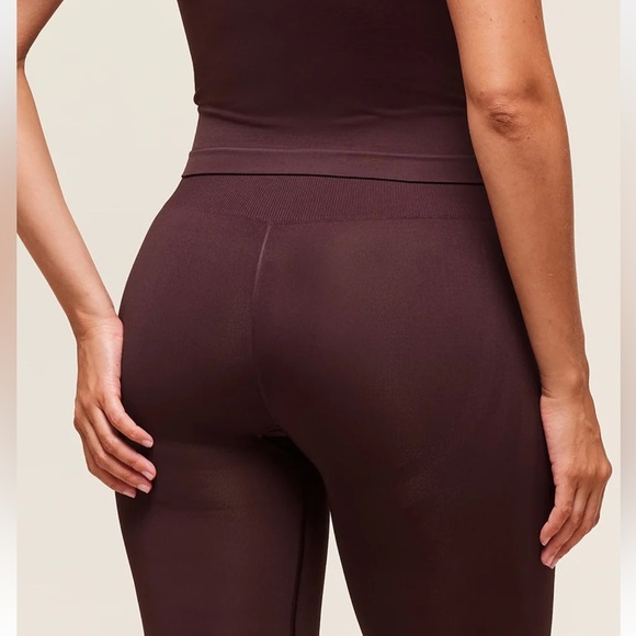 Gymshark Everyday Seamless Leggings (burgundy) - Picture 2 of 9